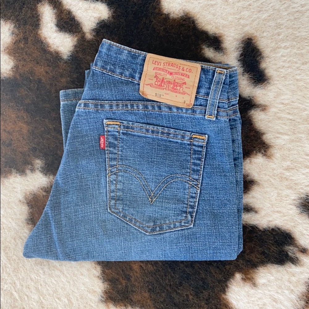 Levi’s • 518 Superlow Stretch Jeans Short - Picture 8 of 8